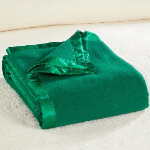 The Vermont Country Store Australian Merino Blanket - Picture 1 of 6
